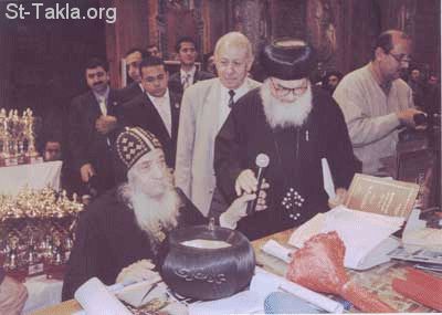 St-Takla.org Image: Pope Shenouda III giving gifts and trophy cups during el Keraza Festival, Wednesday November 29th, 2006 - and showing H. G, Bishop Musa, Bishop of Youth     :   -         -  29-11-2006  -      